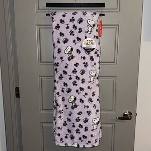 NWT Peanuts Snoopy Light Purple Plush Throw
